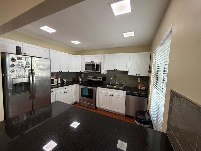 Building Photo - 2603 W 60th Pl