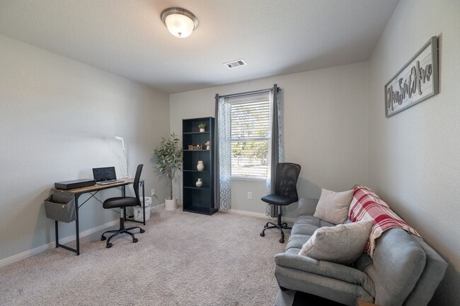 Building Photo - 196 Goldenrod