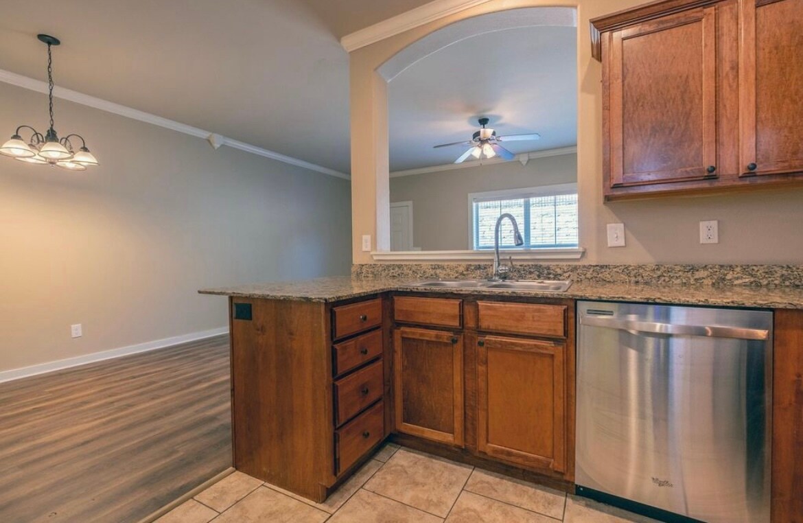 Building Photo - 102 Venezia Ln