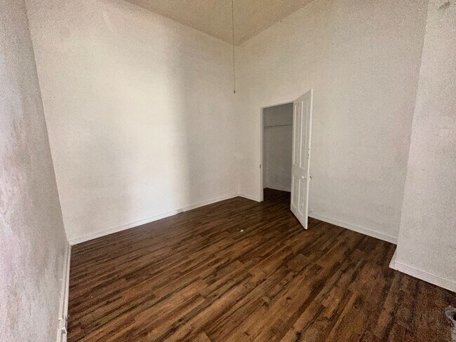 Building Photo - 1105 N 12th St