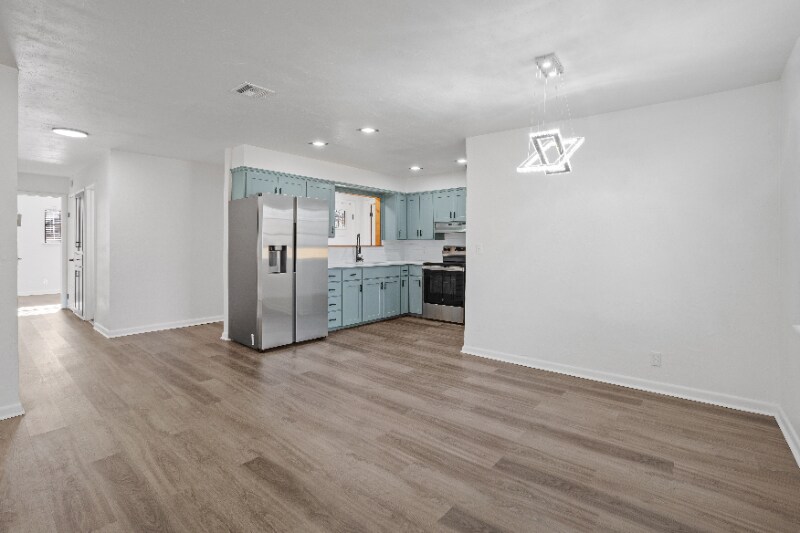 Building Photo - 513 Manor Dr