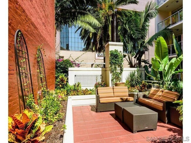 Building Photo - 1431 Pacific Hwy