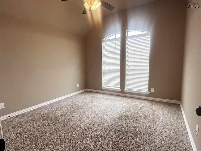 Building Photo - 5016 Southfork Dr