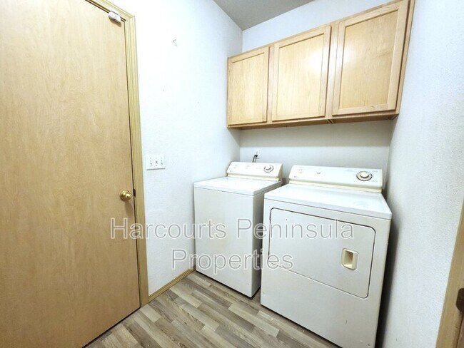 Building Photo - 1598 Seasons Ln NW