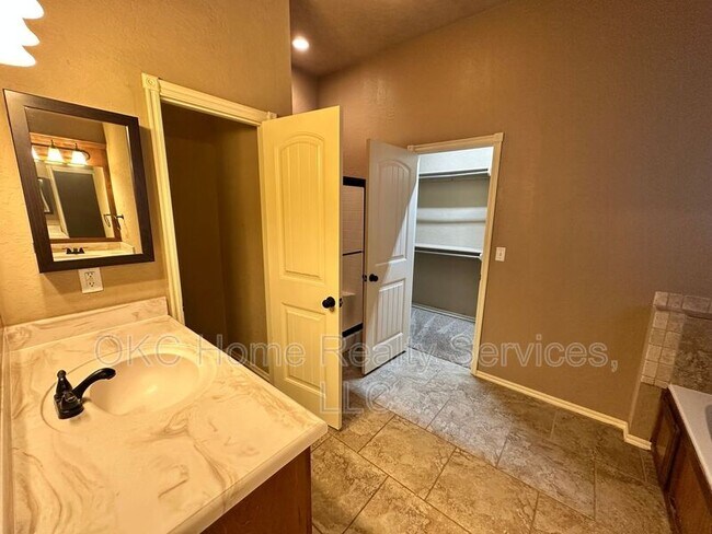 Building Photo - 1909 NE 32nd St