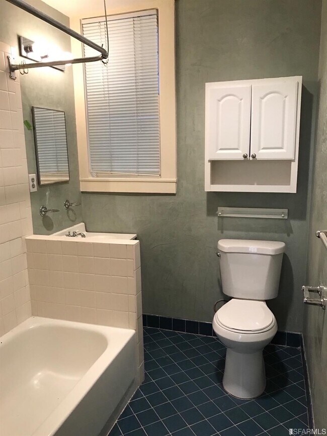 Building Photo - 188 Winfield St