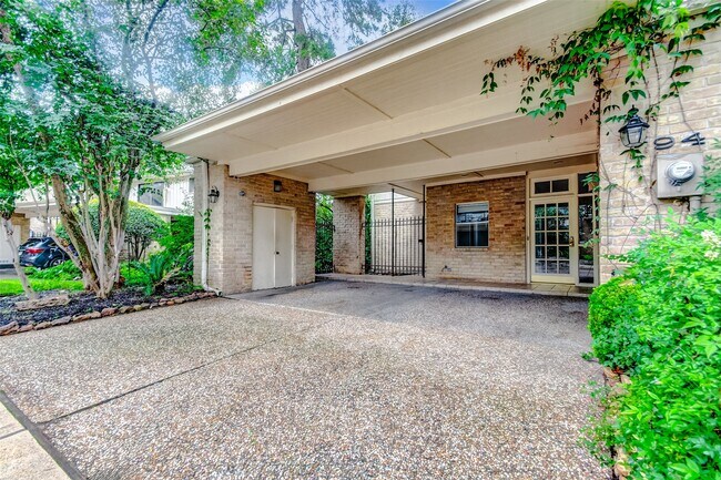 Building Photo - 201 Vanderpool Ln