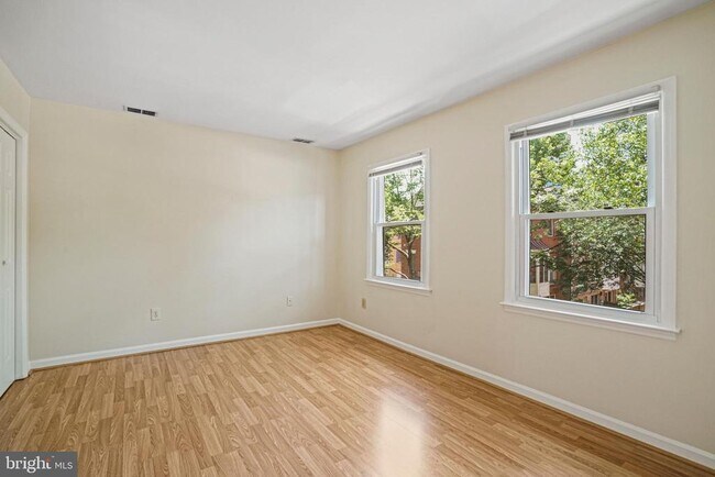 Building Photo - 1141 N Vernon St