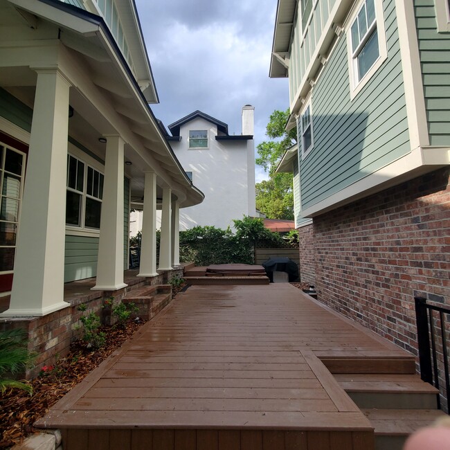 Building Photo - 1124 Azalea Ln