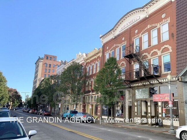 Building Photo - 126 Campbell Ave SW