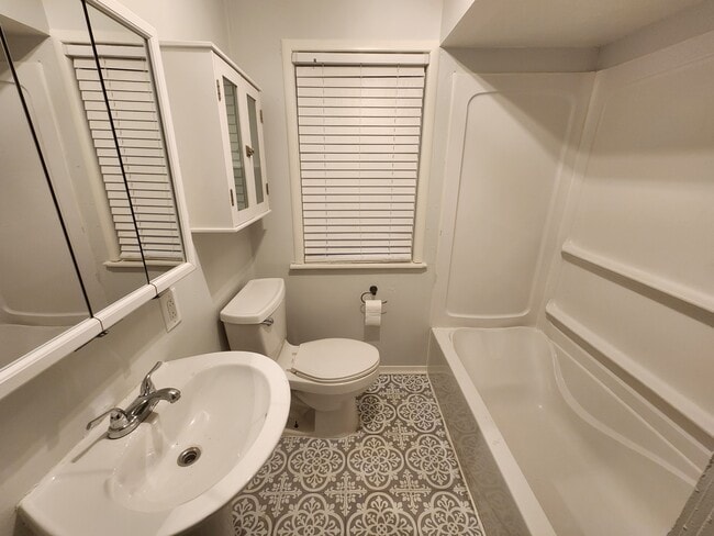 Building Photo - 120 W Forest Ave