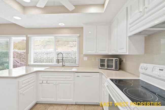 Building Photo - 2409 Sommerset Dr