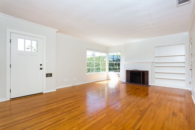 Building Photo - Single Story Craftsman in North Park