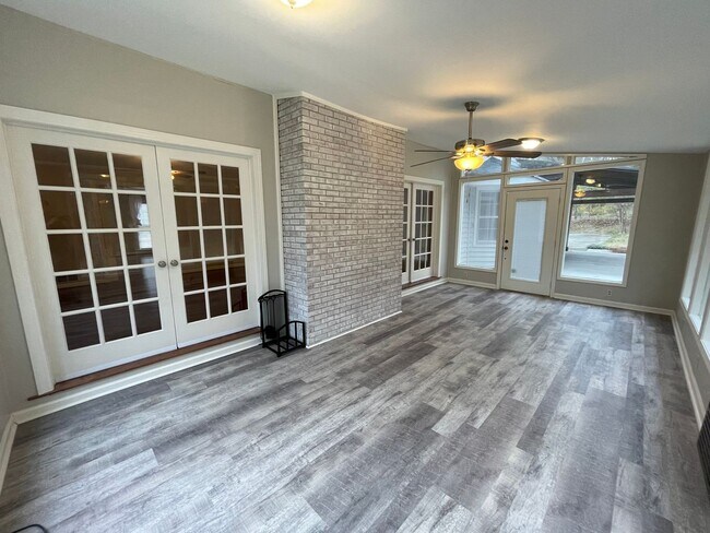 Building Photo - Executive Rental in Horseleg Creek- $3,295