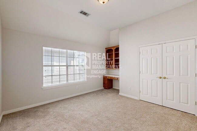 Building Photo - Elegant 5-Bedroom Home for Rent in Prime C...