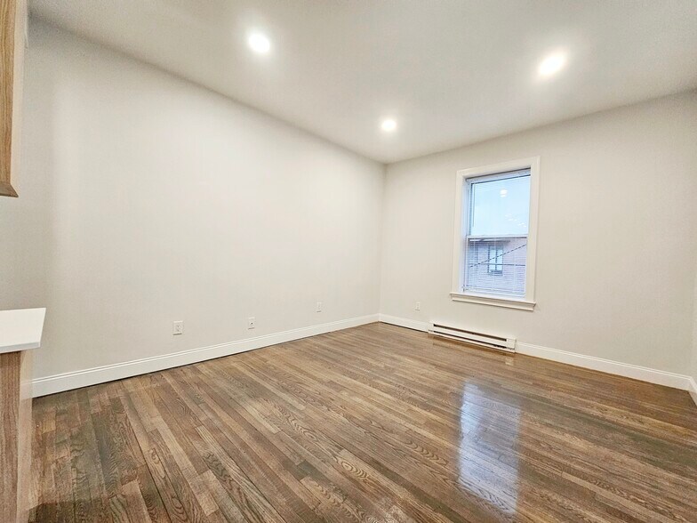 Building Photo - 501 Beacon St