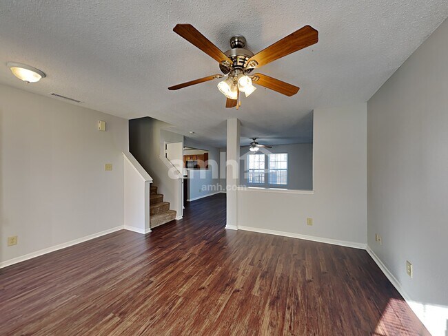 Building Photo - 1344 Ellington Dr