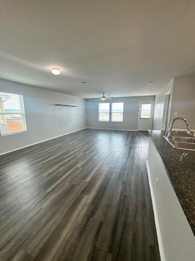 Building Photo - AVAILABLE IN BULVERDE!  In Hidden Trails S...