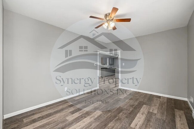 Building Photo - AVAILABLE NOW CRESTLINE HOME
