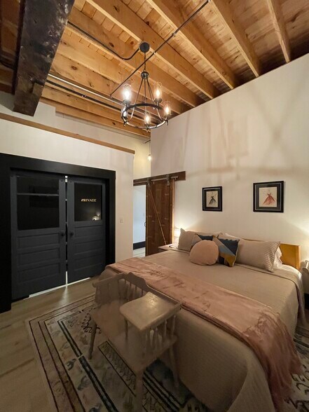 Building Photo - 719 S. Baker St.