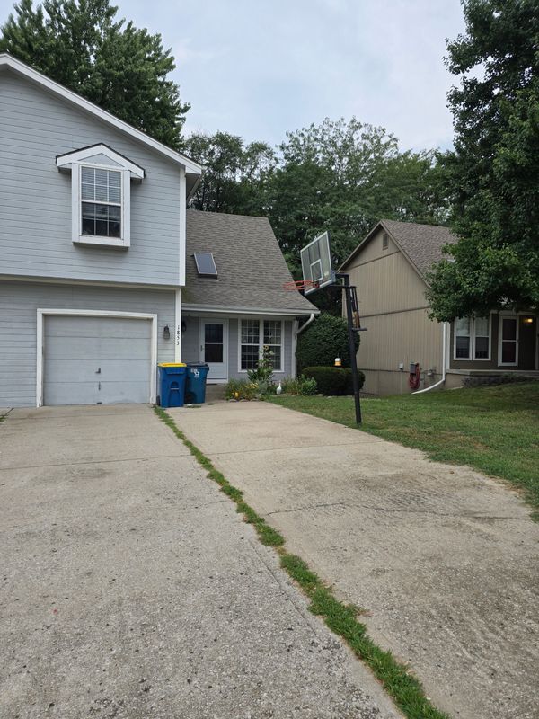 Building Photo - 1853 Chickadee Dr