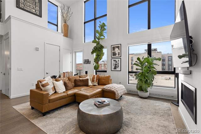 Building Photo - 1735 Central St