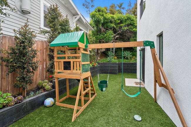 Building Photo - 3218 Ibis St