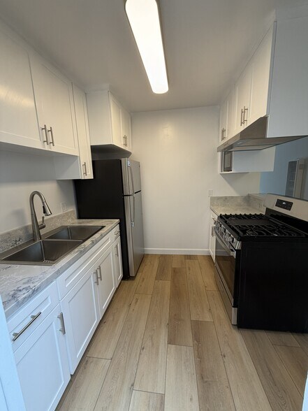 Kitchen - 512 Hill St