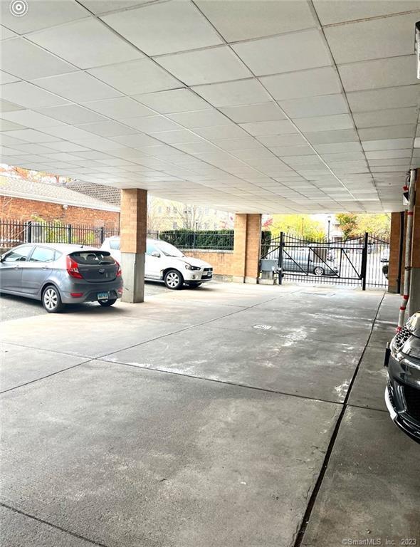 Building Photo - 700 Maple Ave