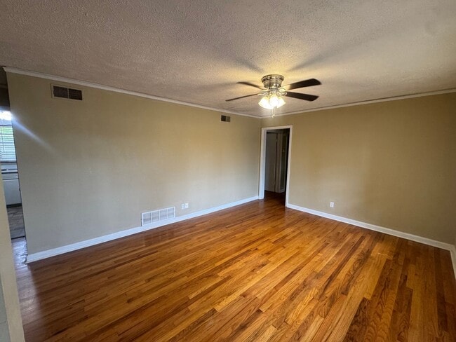 Building Photo - Brick One Level.