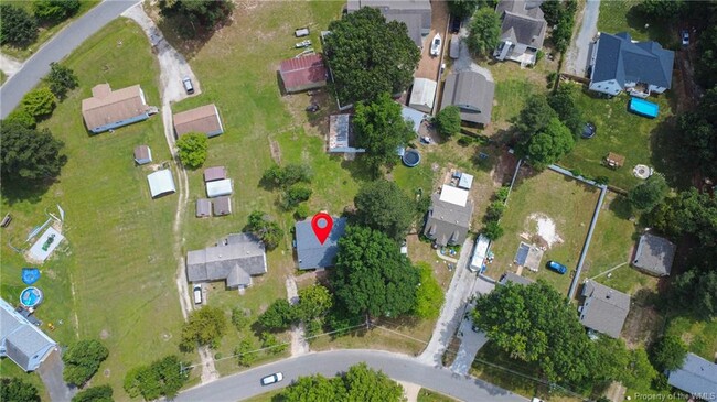 Building Photo - 3127 N Riverside Dr