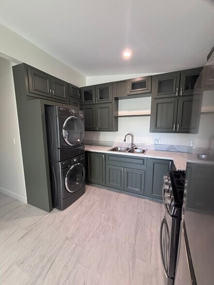 Building Photo - 7329 Mason Ave