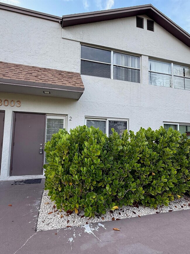 Building Photo - 3003 NW 5th Terrace