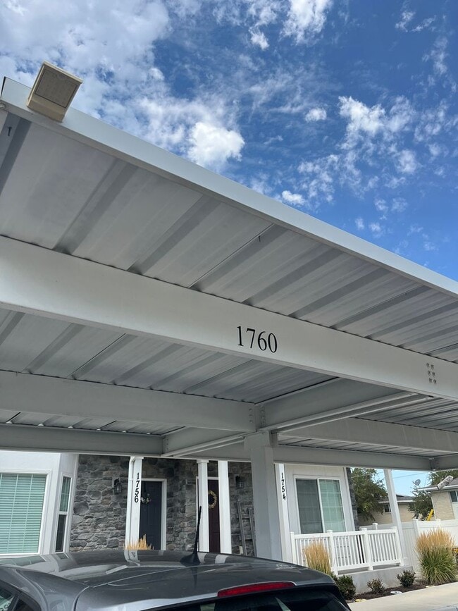 Building Photo - Cute Orem Townhome