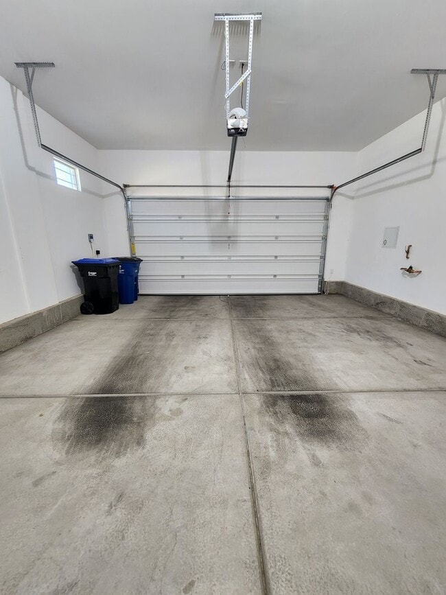 Building Photo - Guard-Gated Cadence | 2 Bed Single-Story Home in 55+ Community | WiFi Included