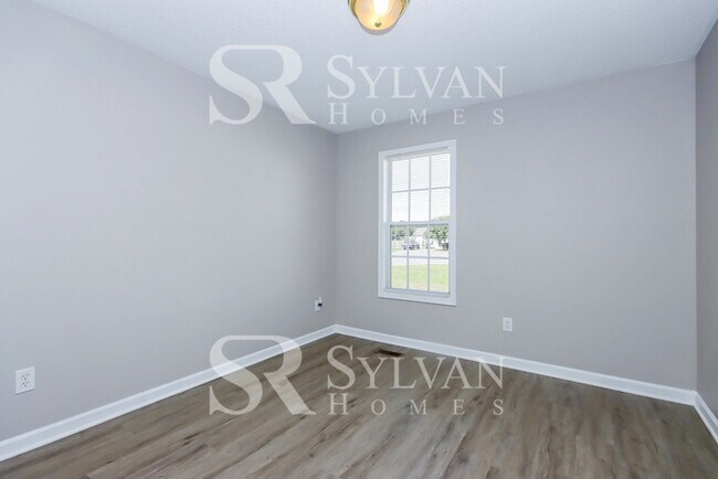 Building Photo - Come check out this beautiful home in Midway East.