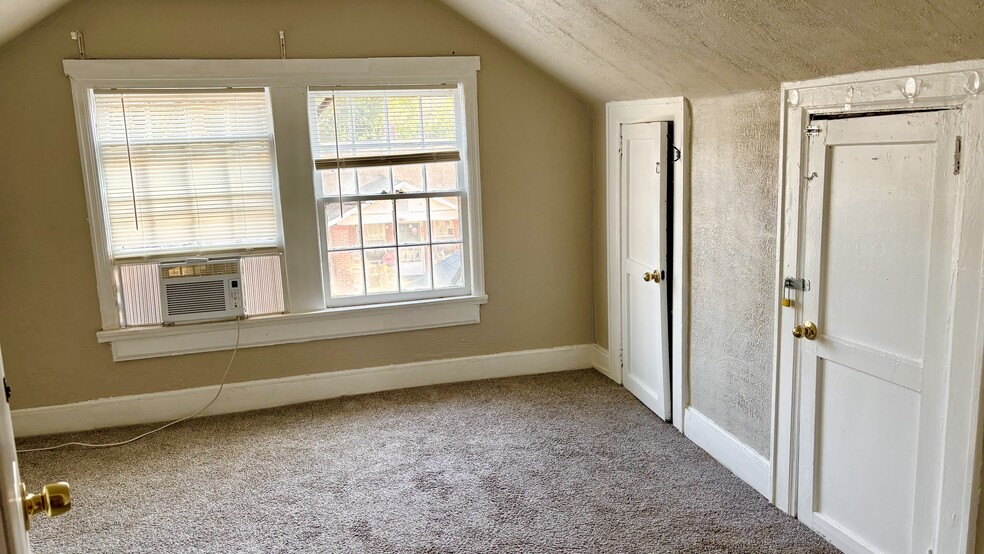 Bedroom - 1709 Miriam St