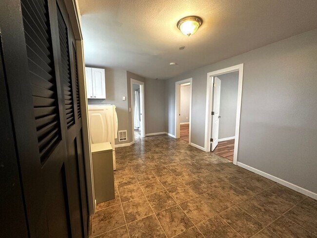 Building Photo - Rare Kent Gem, 3 BR | 3 BA | 2 DEN | 0.41 ...