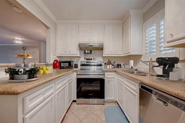 Building Photo - 12967 Trail Hollow Dr