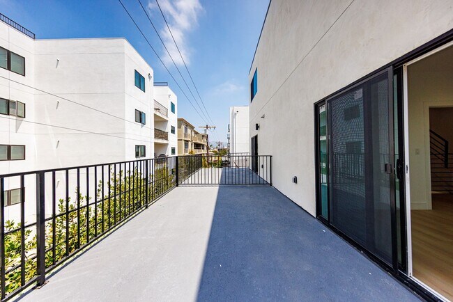 Building Photo - 1063 S Corning St