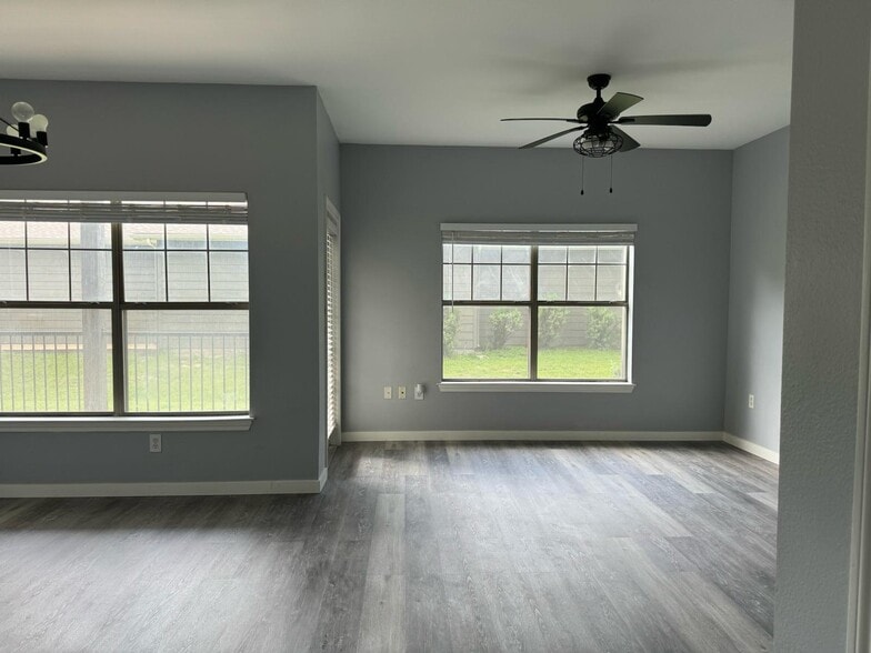 Building Photo - 2320 Gracy Farms Ln