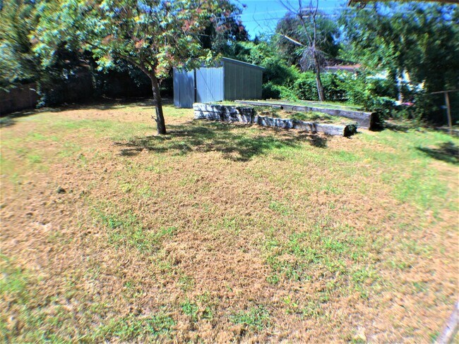 Building Photo - 4 Bed 2 Bath Home  w New Upgrades in Halto...