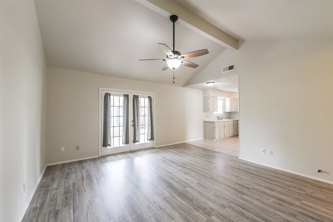 Building Photo - 5514 Vickita Dr