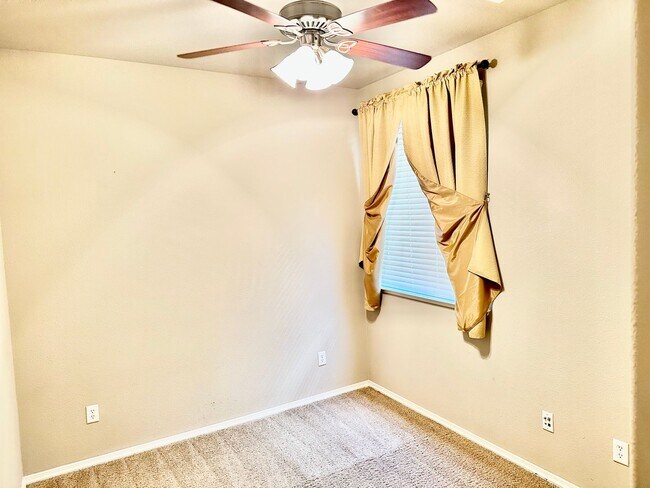 Building Photo - 4048 W Apple Tree Ln