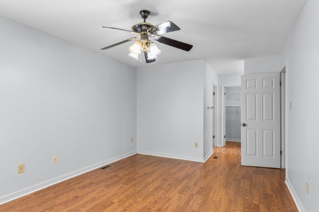 Building Photo - 736 Comet Dr