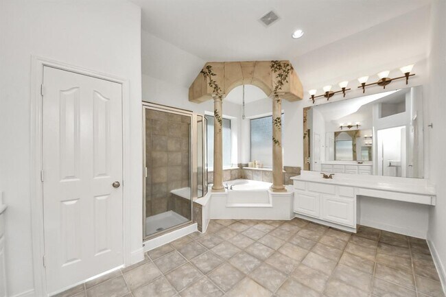 Building Photo - 3811 Parkside Dr