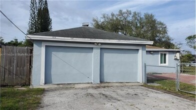 Building Photo - 2124 Scott St