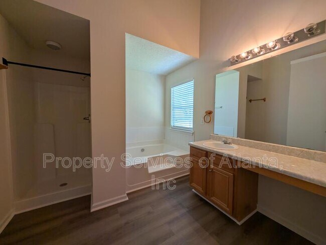 Building Photo - 2047 Mulberry Ln