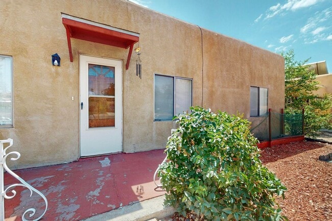 Building Photo - NEAR NORTH VALLEY PUEBLO 2 Bedroom  1 Bath...