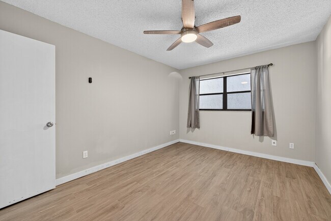 Building Photo - 1504 Virginia Ave